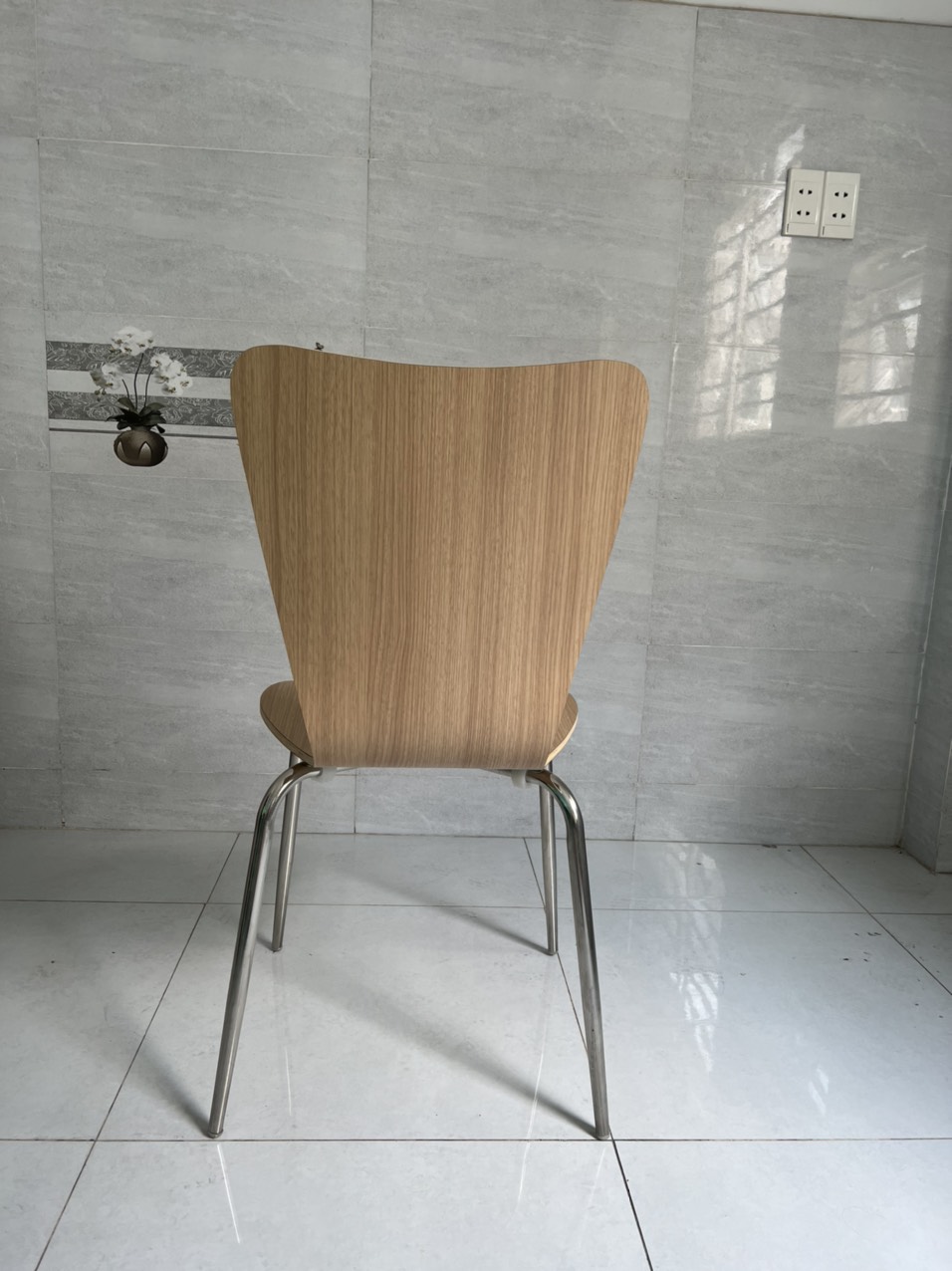 ghế uốn cong ép laminate vân gỗ