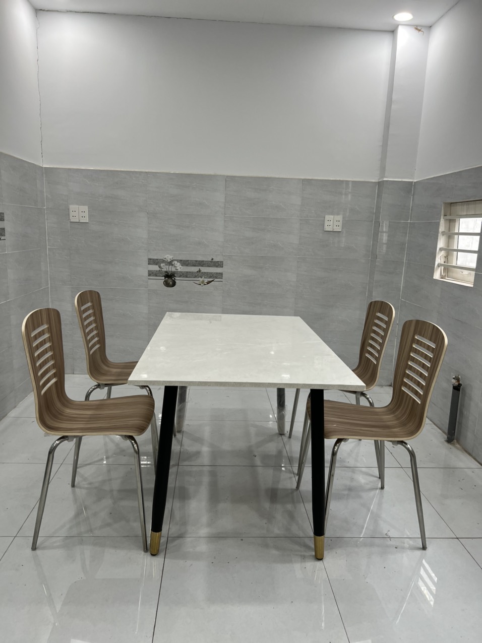 Bàn ghế uốn cong ép laminate vân gỗ